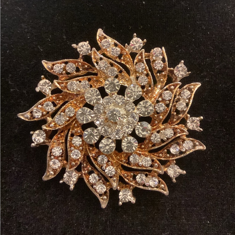 Elegant Goldtone and Rhinestone Floral Brooch